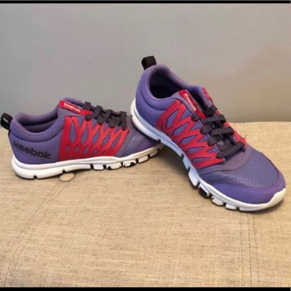 REEBOK memory foam tennis shoes